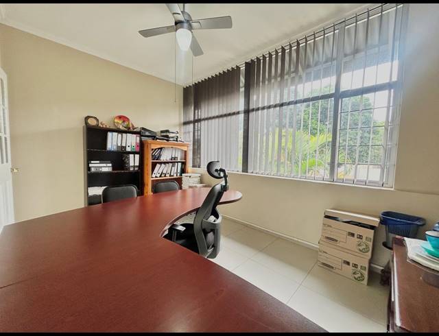 20M² OFFICE TO LET IN ESSENWOOD